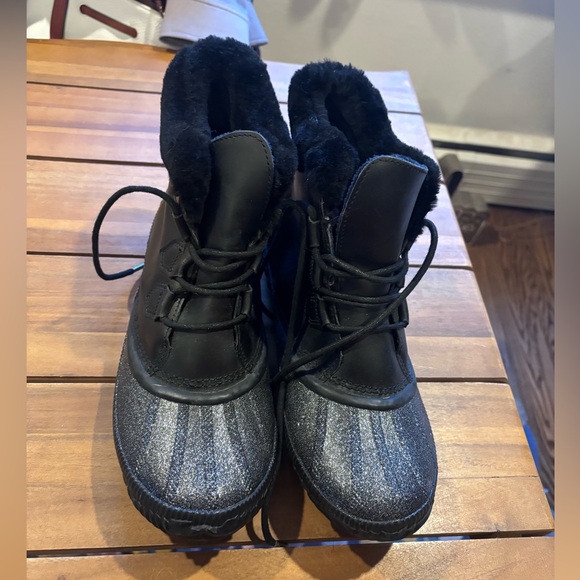 Sorel Women's Size 12 Sparkly NWT Black Booties - Picture 2 of 6